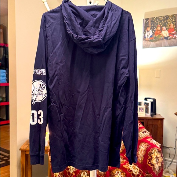 VS PINK x MLB New York Yankees Long Sleeve w/Hood - Picture 3 of 5